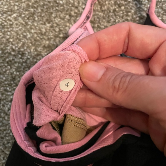 🍋Like New Lululemon No Limits Tank
Black / Sea Stripe Printed Pink Shell Black - Picture 8 of 8